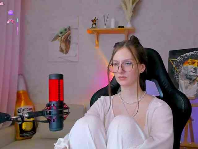 KiraRumGirl, live webcam girl, age 30, from RUSSIA, streaming now, camshow, chatten