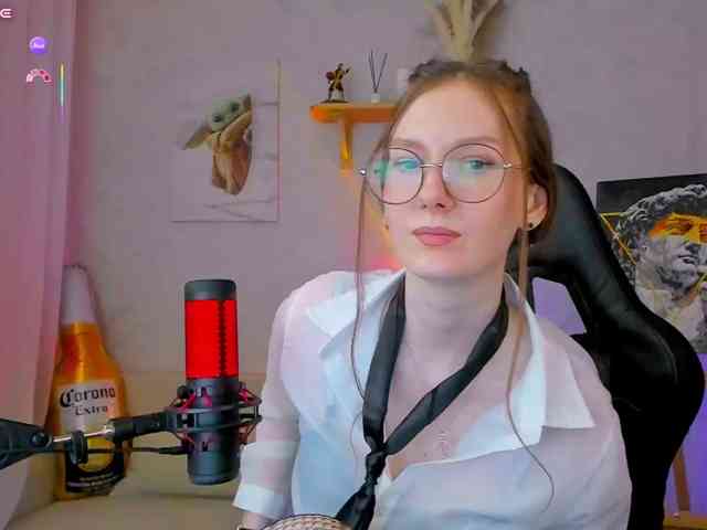 KiraRumGirl, live webcam girl, age 30, from RUSSIA, streaming now, camshow, chatten