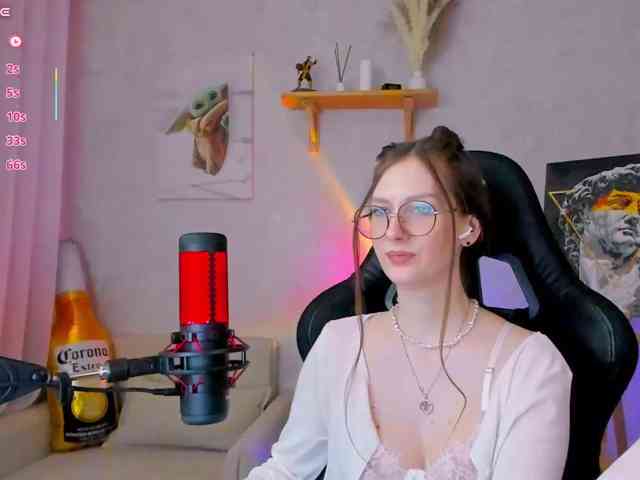 KiraRumGirl, live webcam girl, age 30, from RUSSIA, streaming now, camshow, chatten