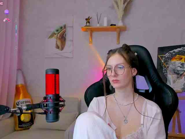 KiraRumGirl, live webcam girl, age 30, from RUSSIA, streaming now, camshow, chatten