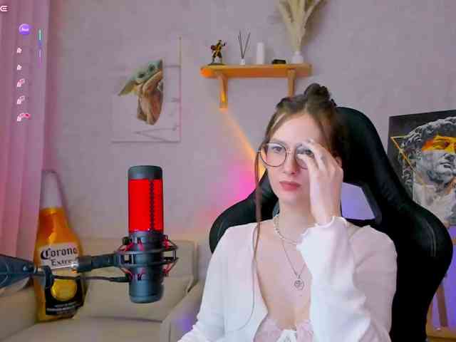 KiraRumGirl, live webcam girl, age 30, from RUSSIA, streaming now, camshow, chatten
