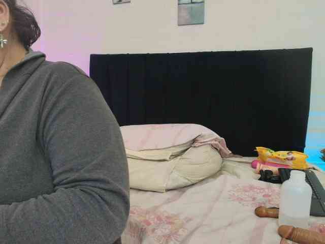 QueenMatturex, live webcam girl, age 55, from PANAMA, streaming now, dromen, genieten