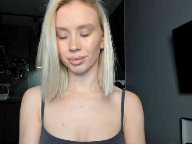 Sunlovv, live webcam girl, age 24, from Россия, streaming now, anaal spelen, kontneuken