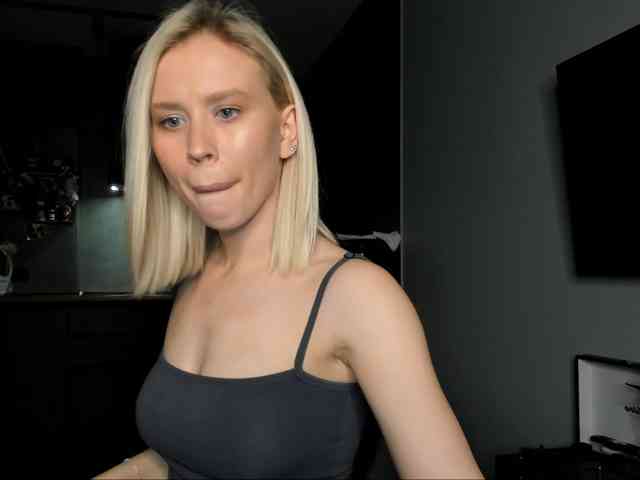 Sunlovv, live webcam girl, age 24, from Россия, streaming now, anaal spelen, kontneuken
