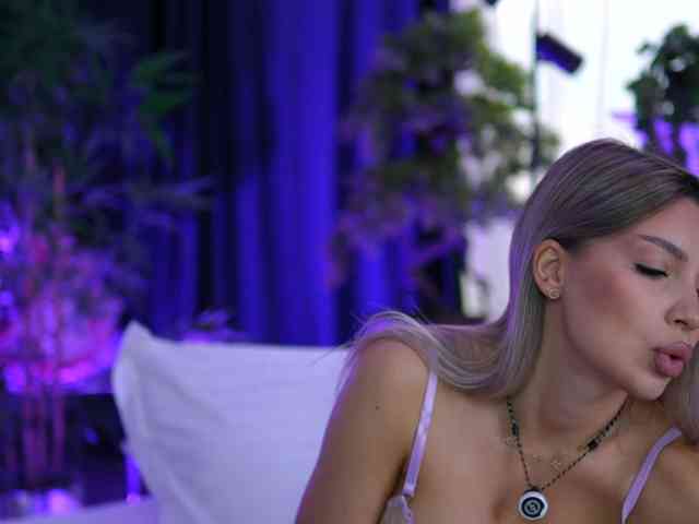 ArtTeasee, live webcam girl, age 25, streaming now, pijpbeurt, zaadming