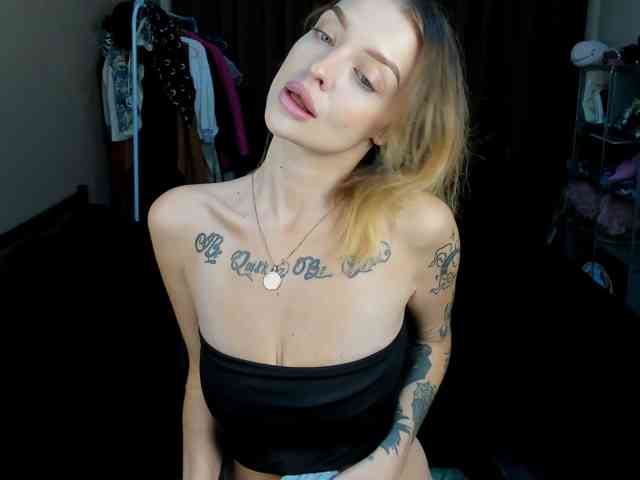 MistikDoll, live webcam girl, age 24, from WONDERLAND, streaming now, anaal spelen, kontvingeren