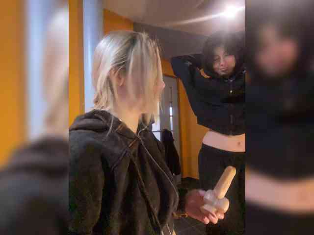 Tinablackkk, live webcam girl, age 18, from Россия, streaming now, kontvingeren, kontneuken