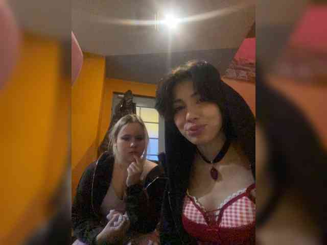 Tinablackkk, live webcam girl, age 18, from Россия, streaming now, kontvingeren, kontneuken