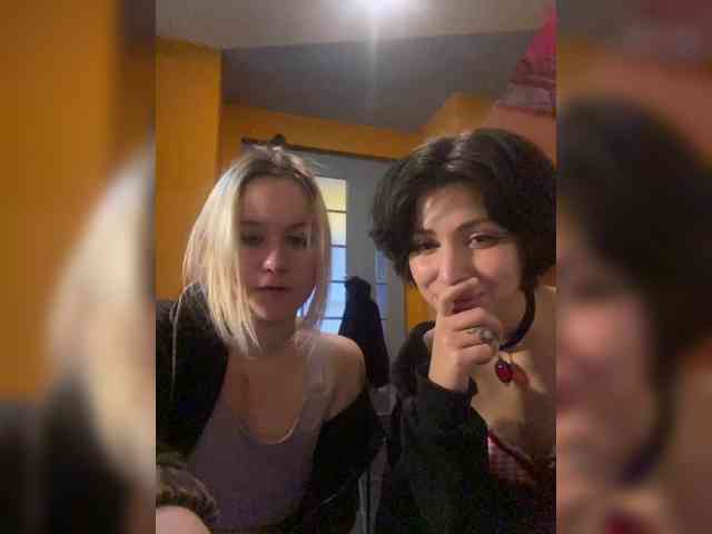 Tinablackkk, live webcam girl, age 18, from Россия, streaming now, kontvingeren, kontneuken