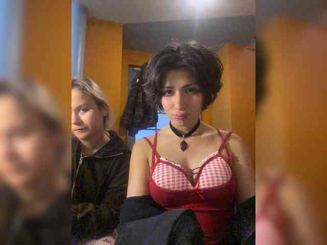 Tinablackkk, live webcam girl, age 18, from Россия, streaming now, kontvingeren, kontneuken