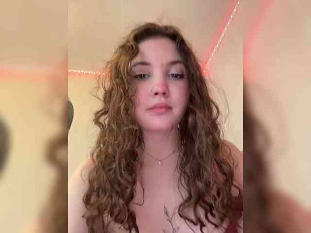 CuteCurly18, live webcam girl, age 22, streaming now, anaal spelen, pijpbeurt
