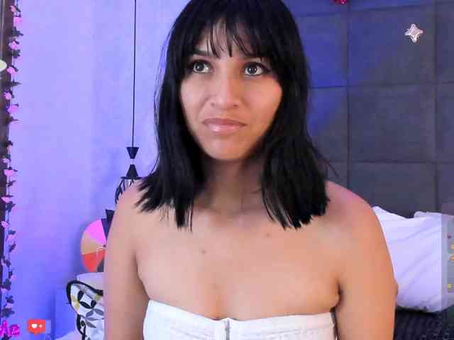 ChloeMontes, live webcam girl, age 24, from COLOMBIA, streaming now, kontvingeren, kontneuken