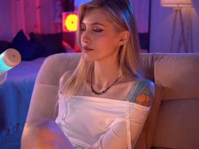 HoneyCherry, live webcam girl, age 24, from Россия, streaming now, pijpbeurt, chatten