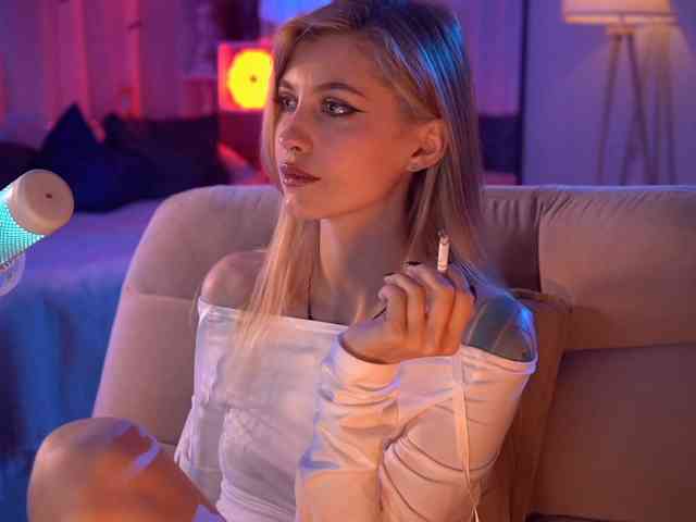 HoneyCherry, live webcam girl, age 24, from Россия, streaming now, pijpbeurt, chatten