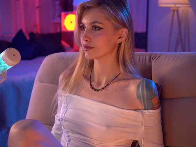 HoneyCherry, live webcam girl, age 24, from Россия, streaming now, pijpbeurt, chatten