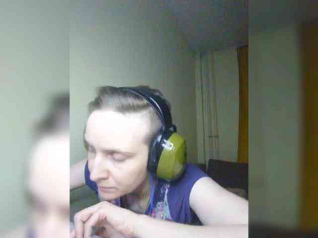 Magretta_Dering, live webcam girl, age 37, from RUSSIA, streaming now, camshow, chatten