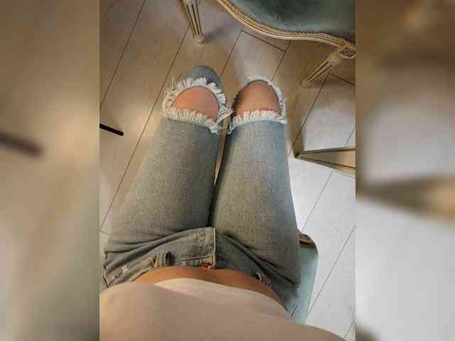 UNIQLESS, live webcam girl, age 24, from CHEZH REPUBLIC, streaming now, anaal spelen, ballikken