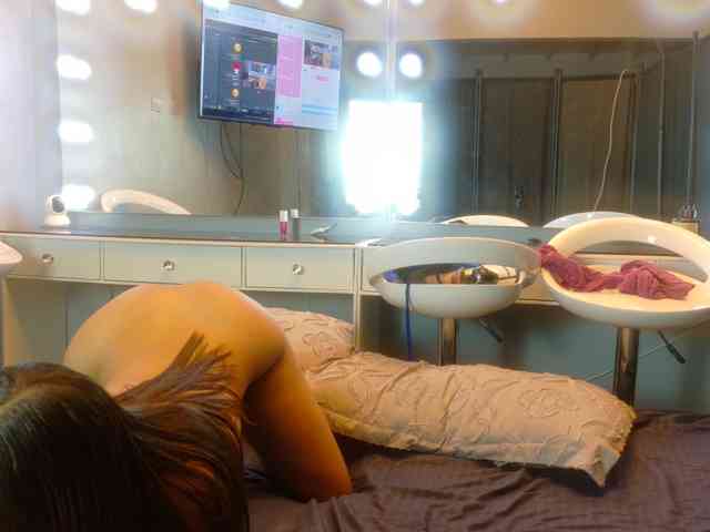 farianaall, live webcam girl, age 20, from USA, streaming now, trio, anaal spelen