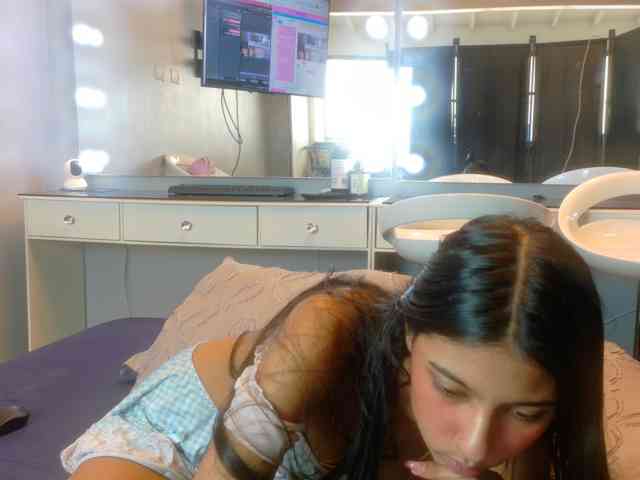 farianaall, live webcam girl, age 20, from USA, streaming now, trio, anaal spelen