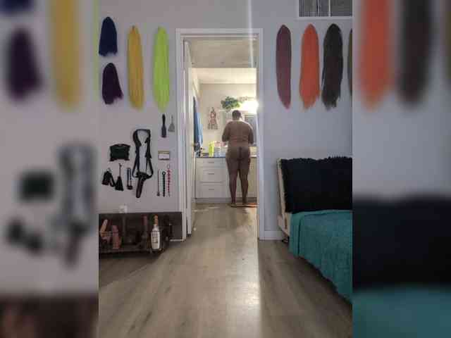 QueenAnitaDix, live webcam girl, age 52, from UNITED STATES, streaming now, anaal spelen, kontvingeren