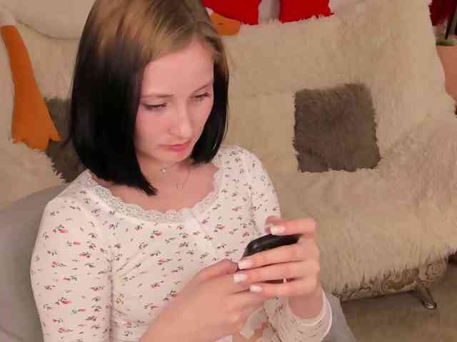Liissa, live webcam girl, age 19, from RU, streaming now, kontneuken, pijpbeurt