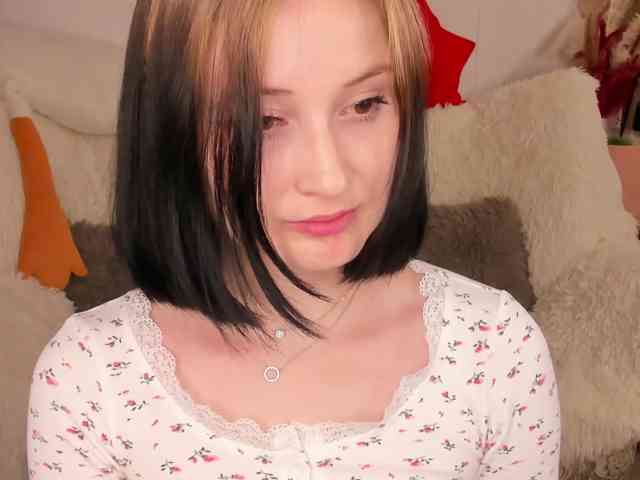Liissa, live webcam girl, age 19, from RU, streaming now, kontneuken, pijpbeurt