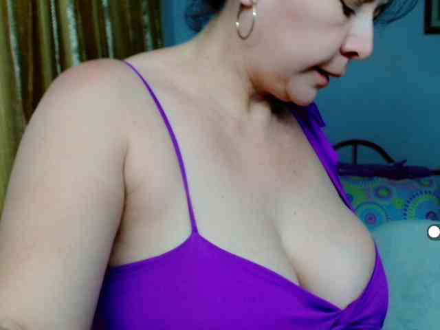 LilyBenet1, live webcam girl, age 38, from COLOMBIA, streaming now, pijpen, pijpbeurt