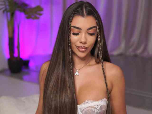NatyDesiree, live webcam girl, age 24, streaming now, kontvingeren, kontneuken