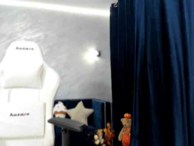 evellineeva1, live webcam girl, age 24, from USA, streaming now, anaal spelen, kontvingeren