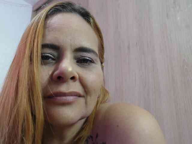 Abigail-jhons, live webcam girl, age 41, from COLOMBIA, streaming now, anaal spelen, aziatische massage