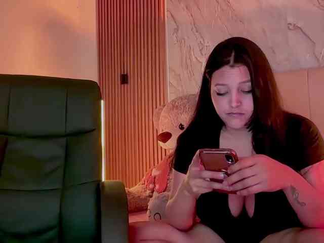 marce_and_lau, live webcam girl, age 27, from COLOMBIA, streaming now, ballikken, balzuigen