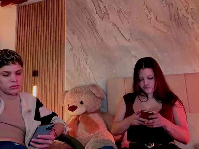 marce_and_lau, live webcam girl, age 27, from COLOMBIA, streaming now, ballikken, balzuigen