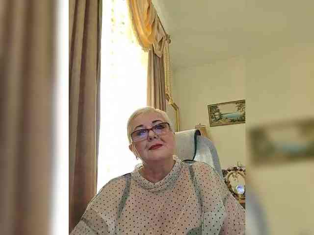 KarinkaSweet, live webcam girl, age 54, streaming now, kontneuken, pijpbeurt