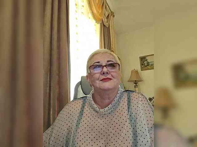 KarinkaSweet, live webcam girl, age 54, streaming now, kontneuken, pijpbeurt