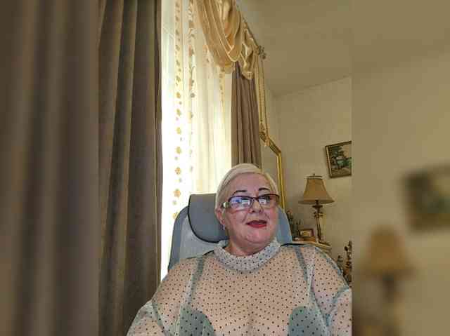 KarinkaSweet, live webcam girl, age 54, streaming now, kontneuken, pijpbeurt
