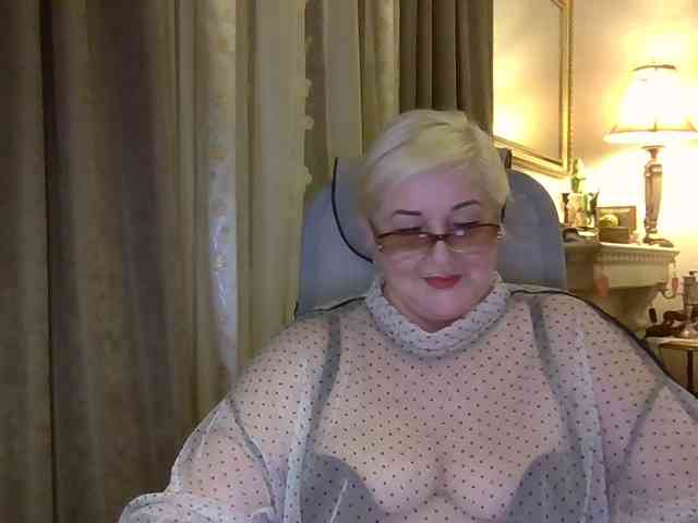 KarinkaSweet, live webcam girl, age 54, streaming now, kontneuken, pijpbeurt