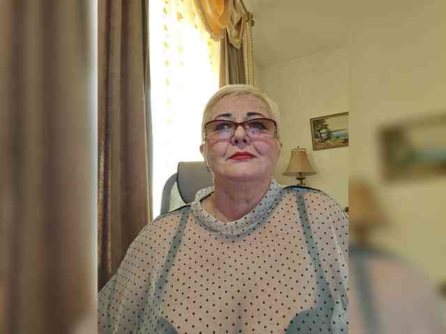 KarinkaSweet, live webcam girl, age 54, streaming now, kontneuken, pijpbeurt