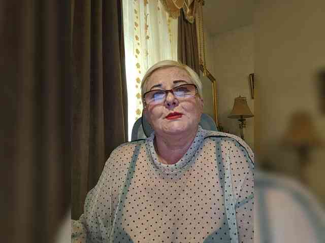 KarinkaSweet, live webcam girl, age 54, streaming now, kontneuken, pijpbeurt