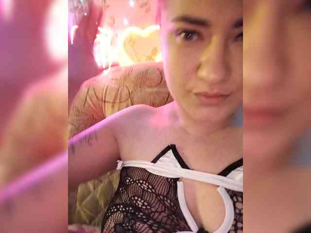 2Laski2, live webcam girl, age 25, from Россия, streaming now, trio, anaal spelen