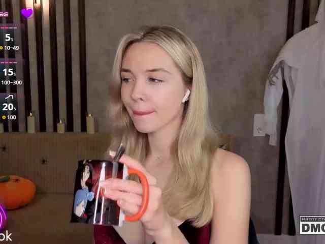 Hollywww, live webcam girl, age 24, from UKRAINE, streaming now, anaal spelen, kontvingeren
