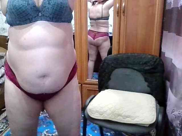 SophieNightAh, live webcam girl, age 40, from LATVIA, streaming now, chatten, dansen