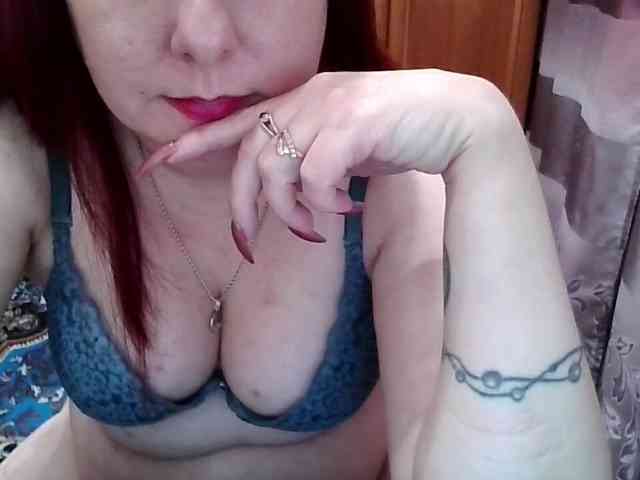 SophieNightAh, live webcam girl, age 40, from LATVIA, streaming now, chatten, dansen