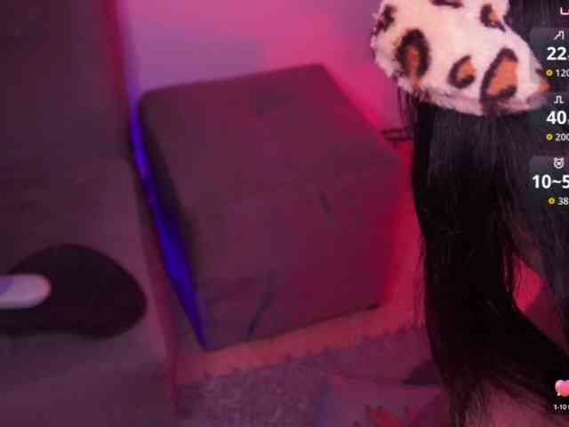 MaddisRock, live webcam girl, age 25, from COLOMBIA, streaming now, anaal spelen, kontvingeren
