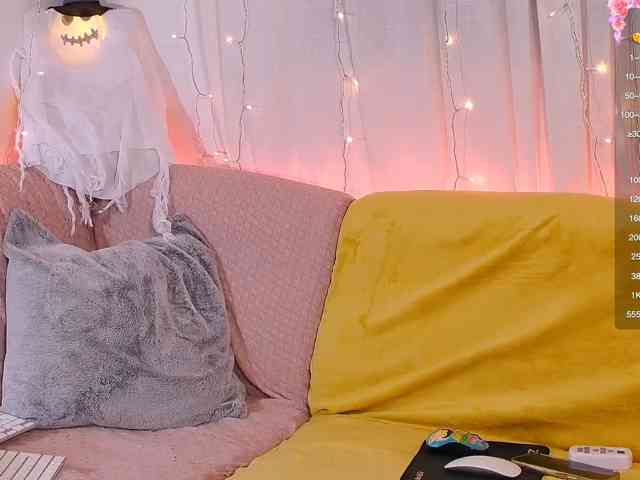 Miss_Milka, live webcam girl, age 45, streaming now, chatten, dansen