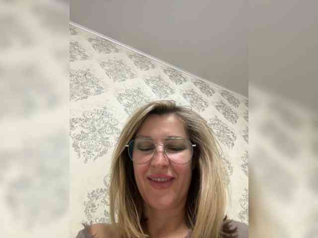 LagoonJoy, live webcam girl, age 48, from Россия, streaming now, pijpbeurt, chatten