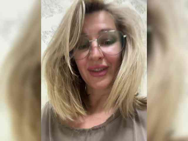 LagoonJoy, live webcam girl, age 48, from Россия, streaming now, pijpbeurt, chatten