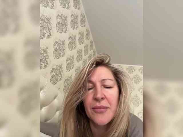 LagoonJoy, live webcam girl, age 48, from Россия, streaming now, pijpbeurt, chatten