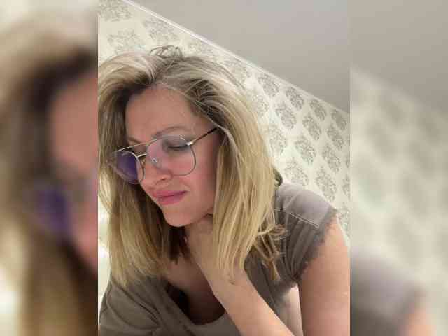 LagoonJoy, live webcam girl, age 48, from Россия, streaming now, pijpbeurt, chatten
