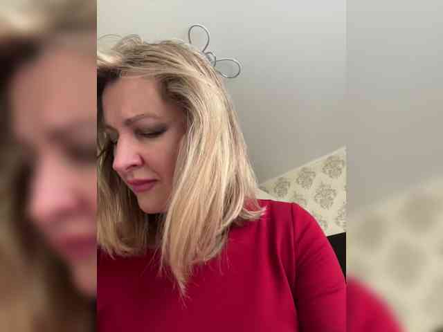 LagoonJoy, live webcam girl, age 48, from Россия, streaming now, pijpbeurt, chatten