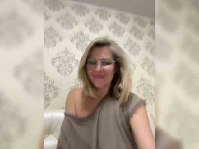 LagoonJoy, live webcam girl, age 48, from Россия, streaming now, pijpbeurt, chatten